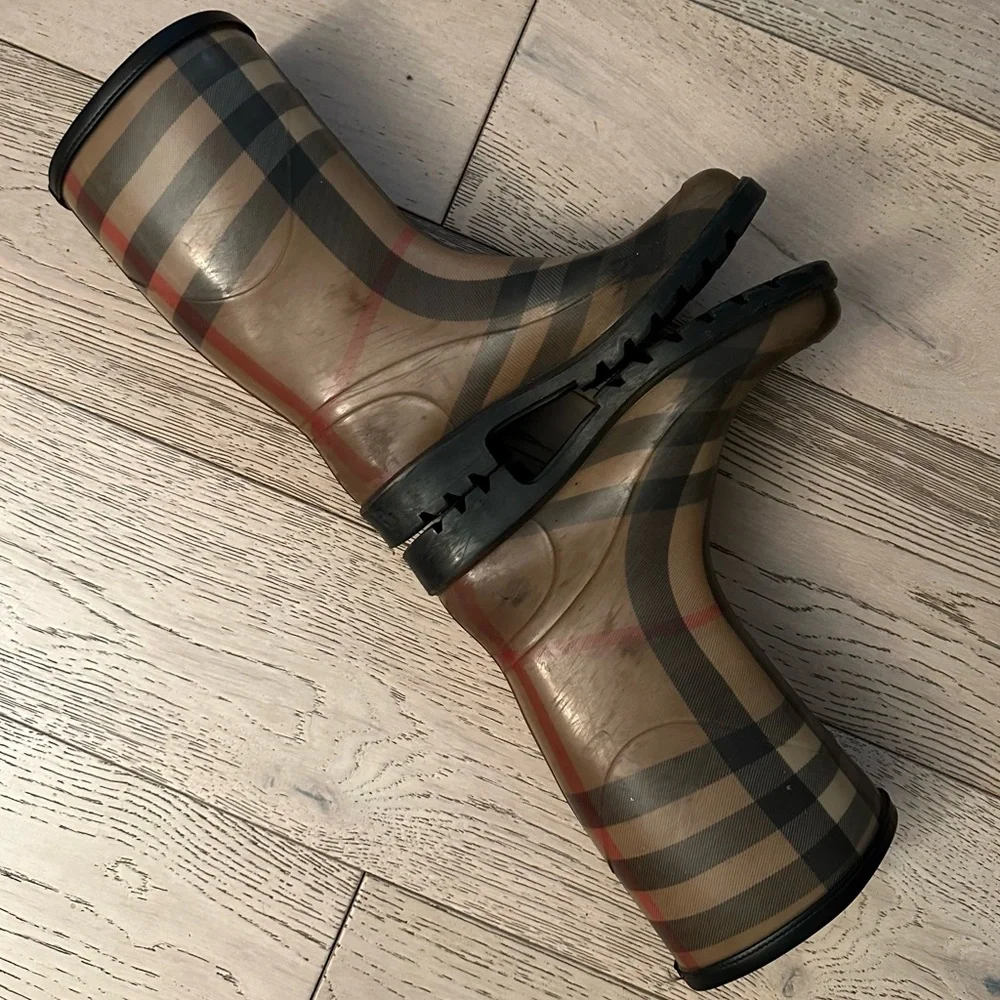 BURBERRY MID CALF CLASSIC NOVA CHECK PLAID RUBBER RAINBOOTS SIZE 36 / 6 - Picture 6 of 12